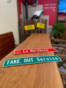 ちとせ105 Take out サービスとLa Marzoccoの看板プレート